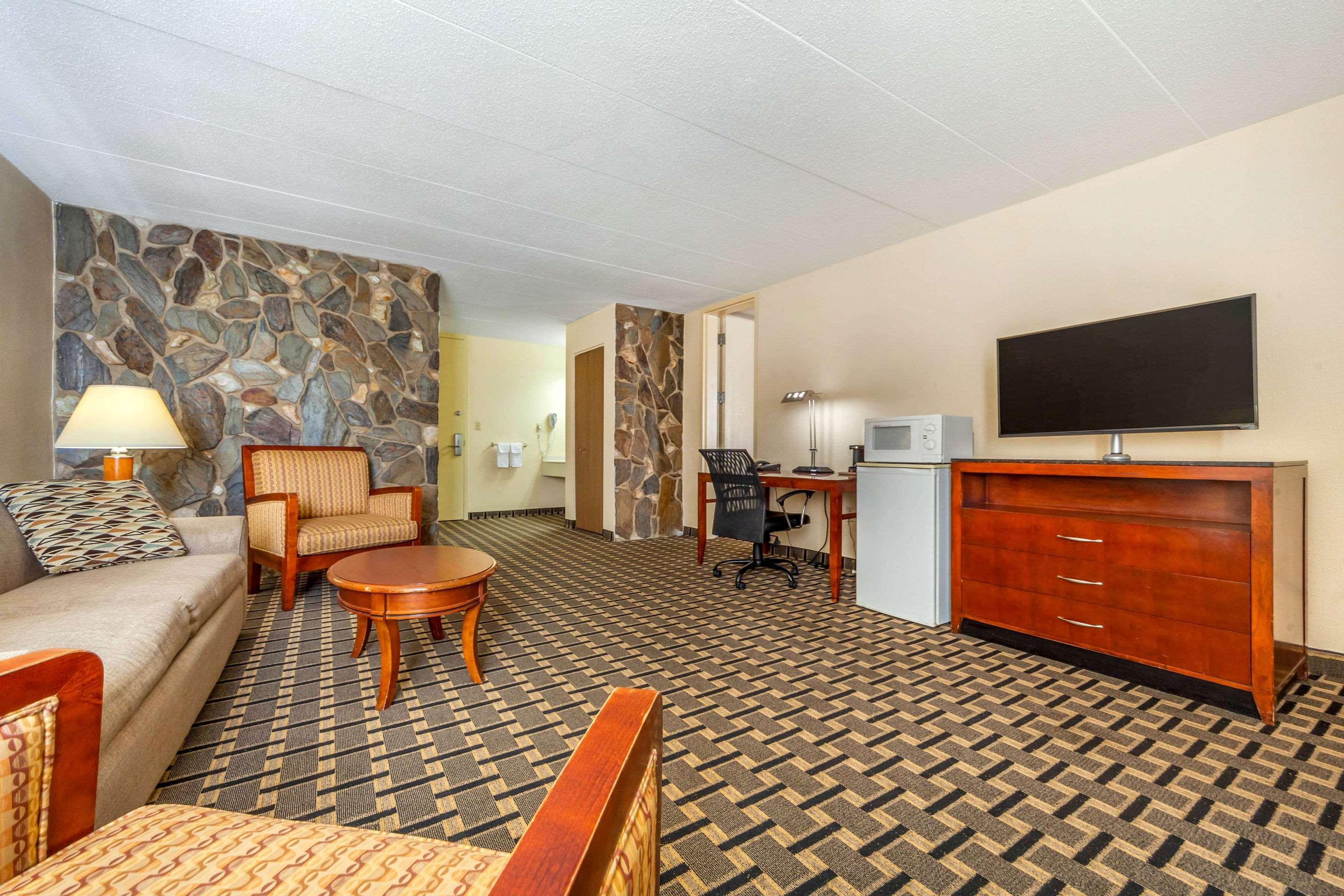 Econo Lodge Inn & Suites Brookings Eksteriør billede