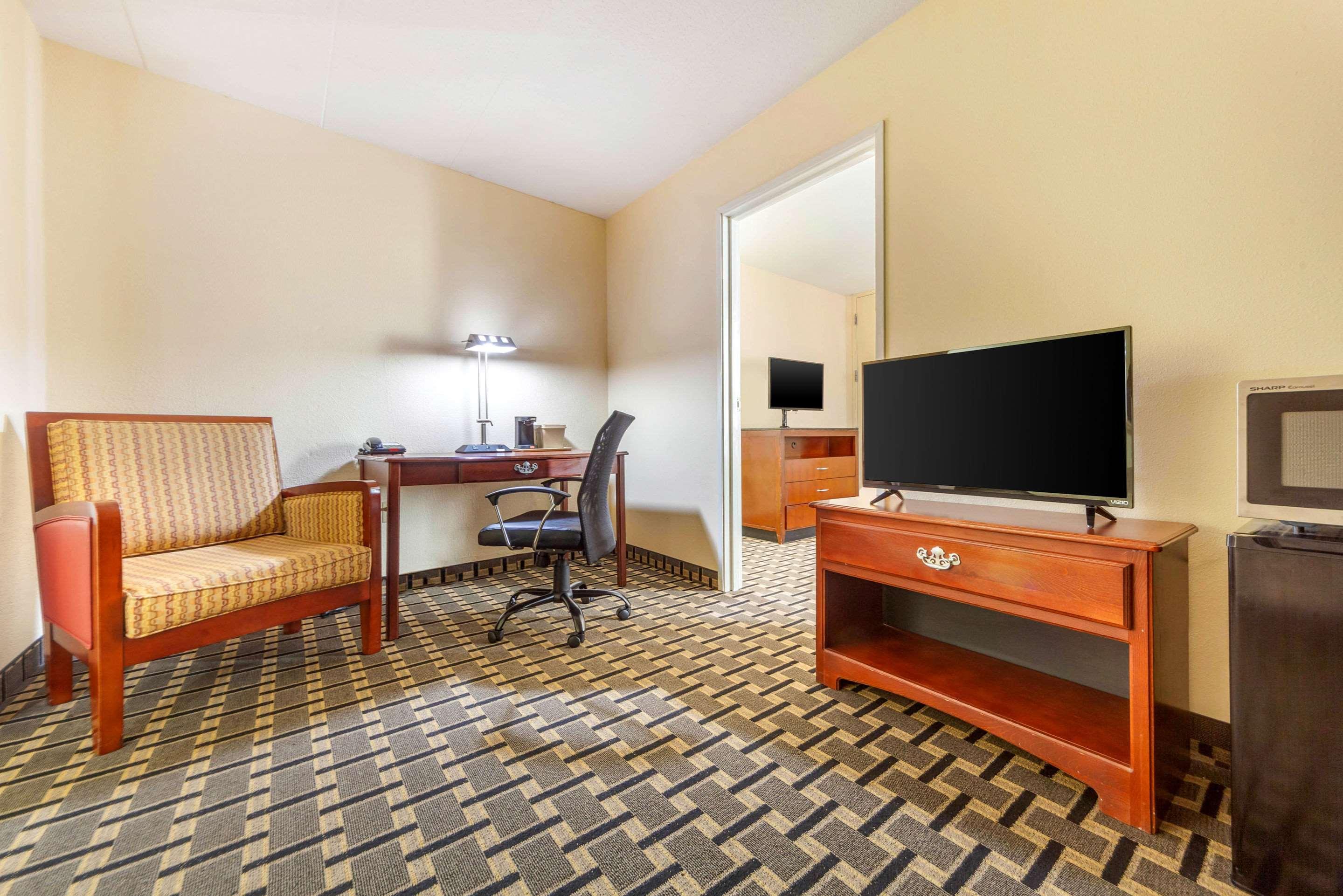 Econo Lodge Inn & Suites Brookings Eksteriør billede