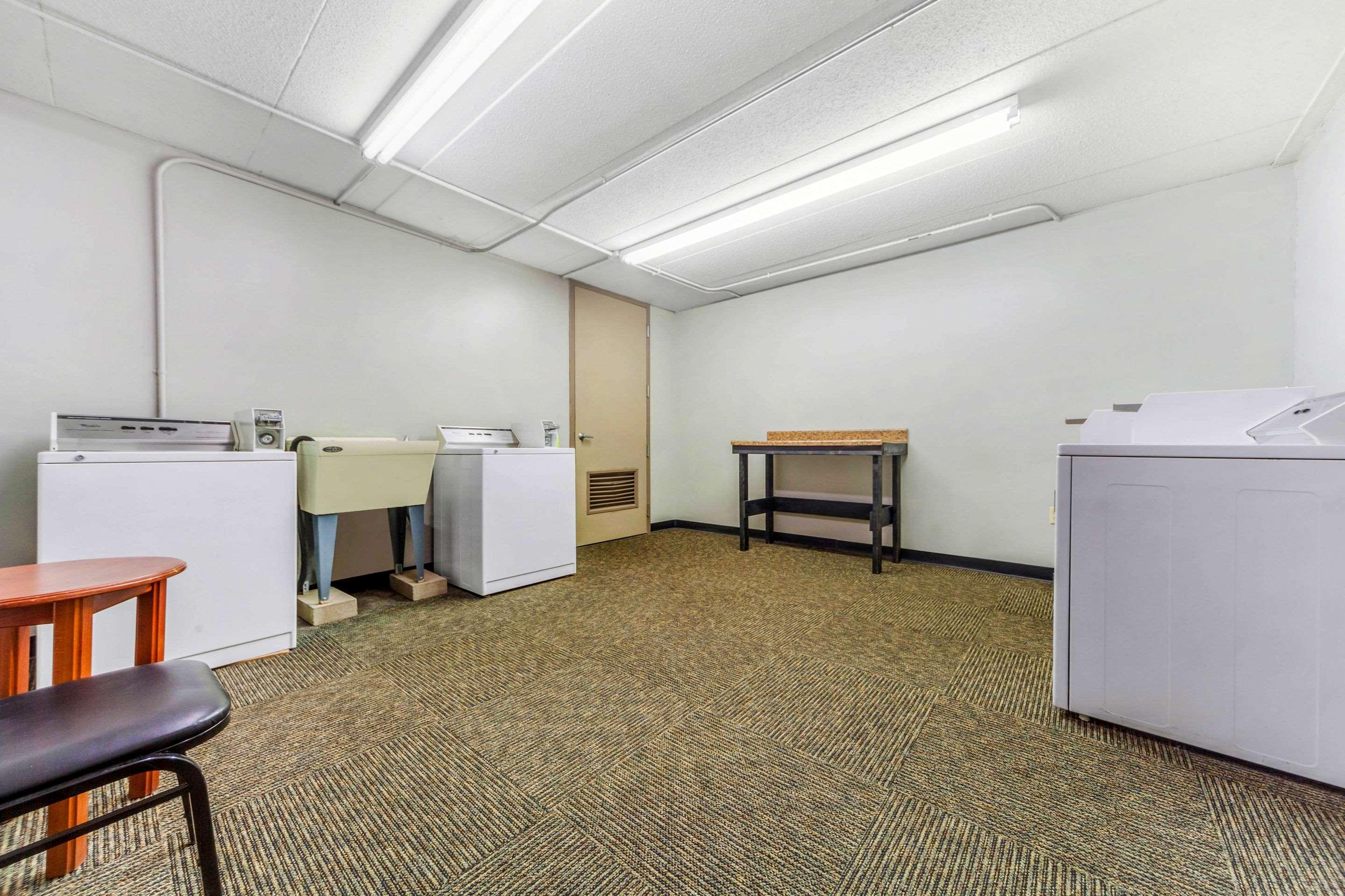 Econo Lodge Inn & Suites Brookings Eksteriør billede