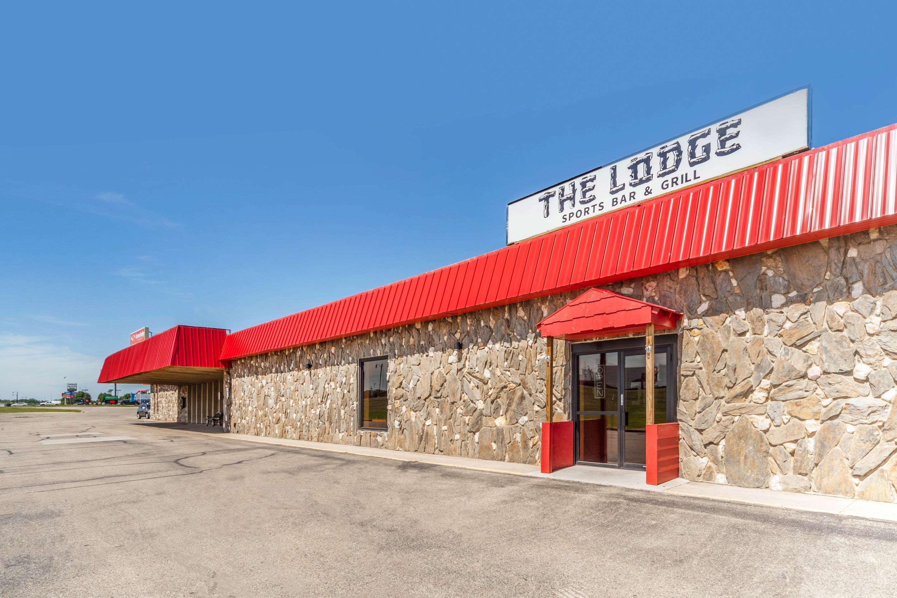 Econo Lodge Inn & Suites Brookings Eksteriør billede